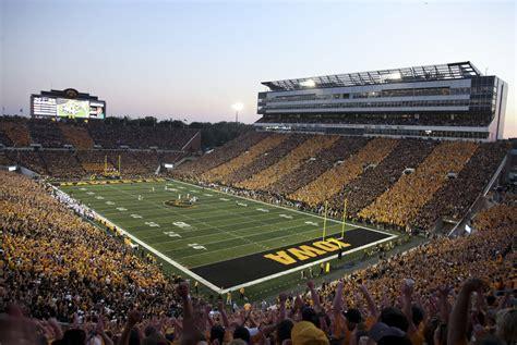 Iowa Hawkeyes 2023 College Football Preview