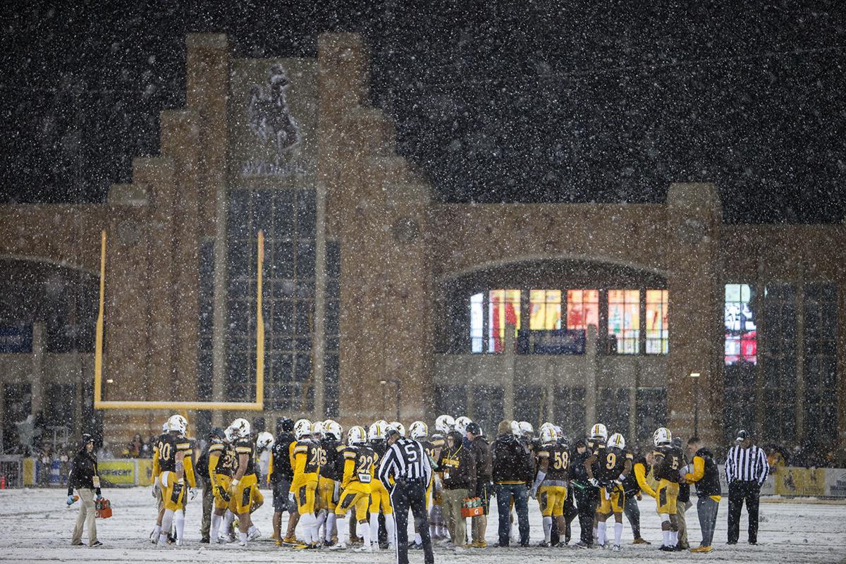 wyoming-football-snow